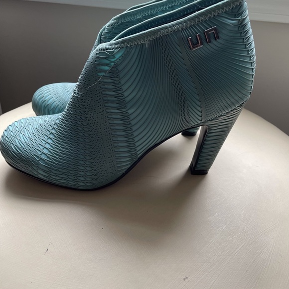 Like New! - Picture 5 of 8